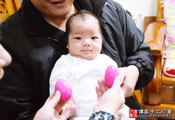 剃胎毛、滿月剃頭、嬰兒剃頭、嬰兒理髮、嬰兒剃髮、嬰兒剃胎毛、嬰兒滿月剃頭、寶寶剃頭、剃胎毛儀式、剃胎毛吉祥話、滿月剃頭儀式、滿月剃頭吉祥話、寶寶剃胎毛、寶寶滿月剃頭理髮、 新北新莊區剃胎毛、新北新莊區滿月剃頭、 新北新莊區嬰兒剃頭剃胎毛、新北新莊區嬰兒理髮、新北新莊區嬰兒剃髮、朱寶寶(新北新莊區到府嬰兒寶寶滿月剃頭理髮、免費到府嬰兒剃胎毛儀式吉祥話)。到府剃頭剃胎毛主持、專業拍照、DVD光碟、證書。★購買「臍帶章、肚臍章、胎毛筆刷印章」贈送：剃頭、收涎、抓周，三選一。2016.01.02 照片4